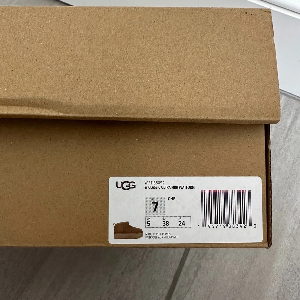 UGG Classic Ultra Mini Platform NEW In box USA 7 - Picture 7 of 8